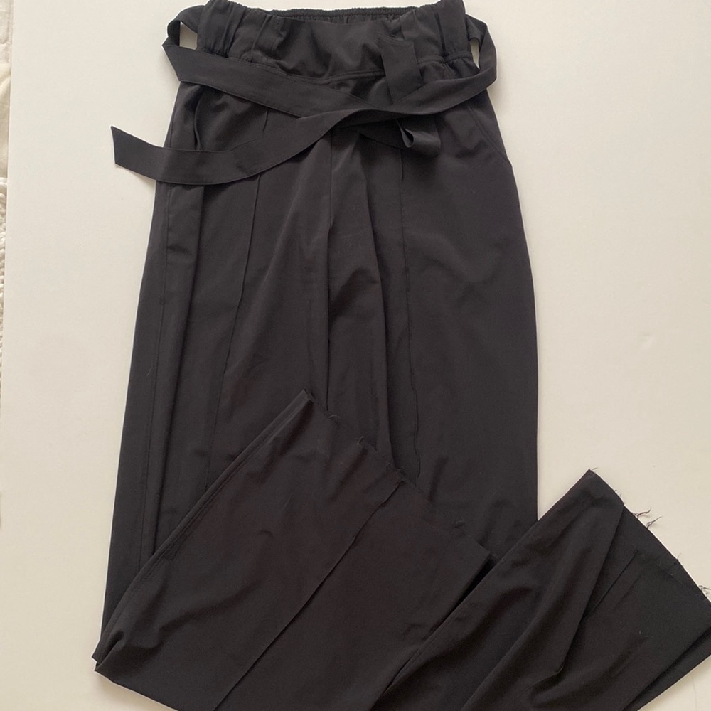 Lululemon noir pants
